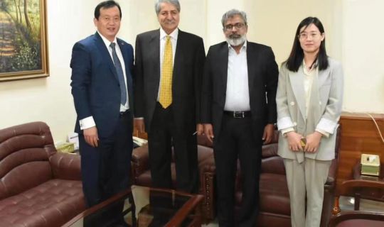 365在线登录入口董事长侯建新与巴基斯坦商务部部长进行会谈