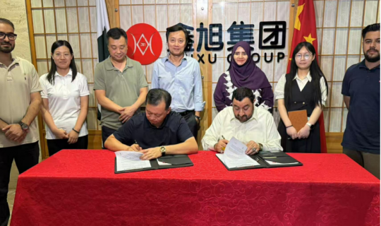 董事长侯建新与Ali Haider签订土地开发建设合同