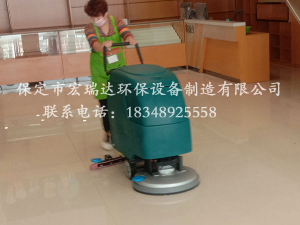 河北宏瑞达全自动洗地机在雷通购物广场上岗